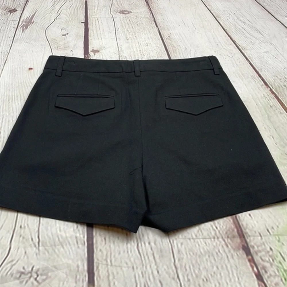 UEC theory black flat front shorts Midrise size 4